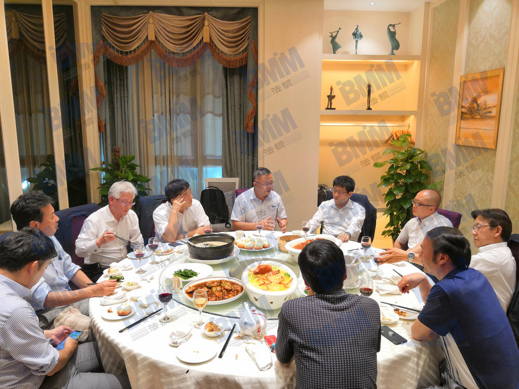訪問結(jié)束后，法鋼集團(tuán)負(fù)責(zé)人邀請(qǐng)JFE鋼鐵高層共進(jìn)晚餐
